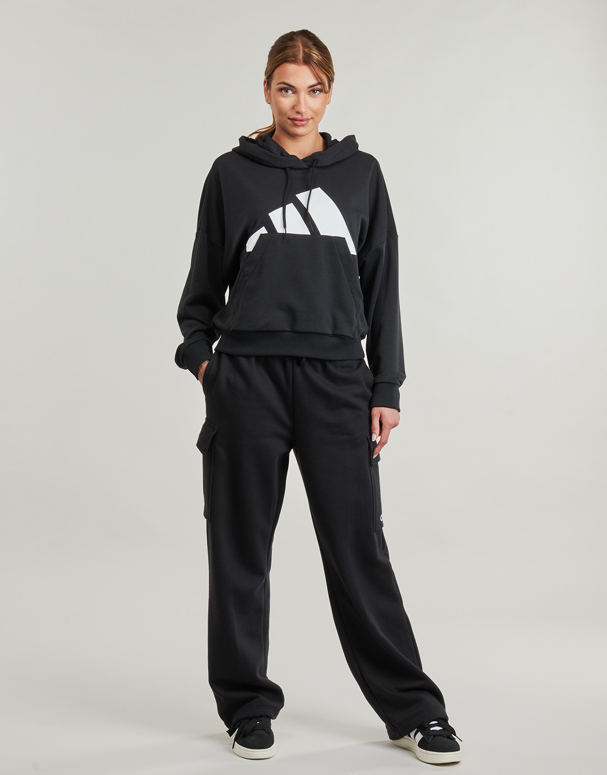 adidas - Essentials Linear Fleece Cargo Joggers - Black