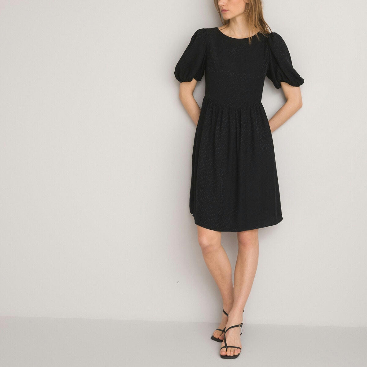 Robe courte évasée, détails dos