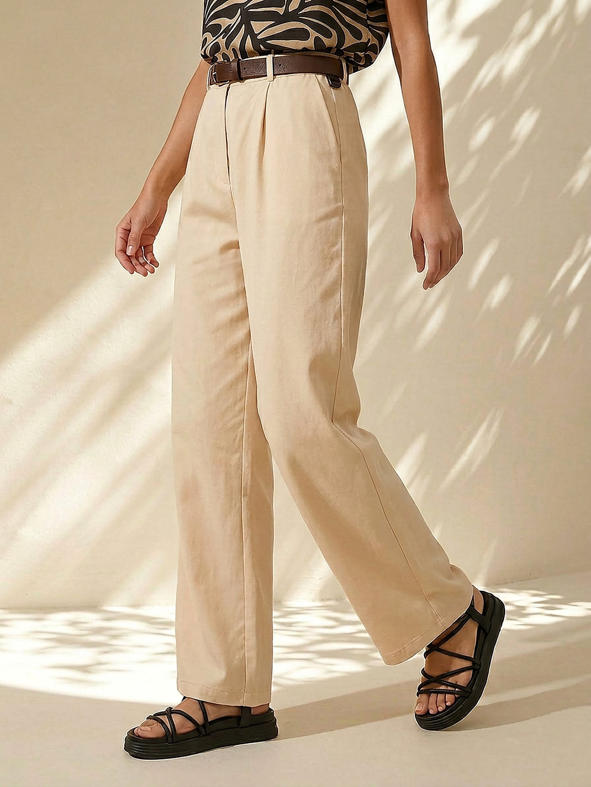 Eleganckie spodnie wide leg z paskiem