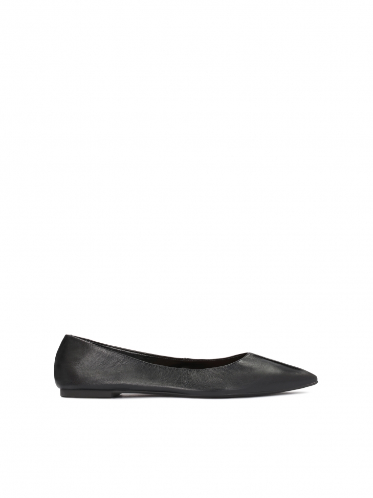 Ladies’ black leather ballerinas
