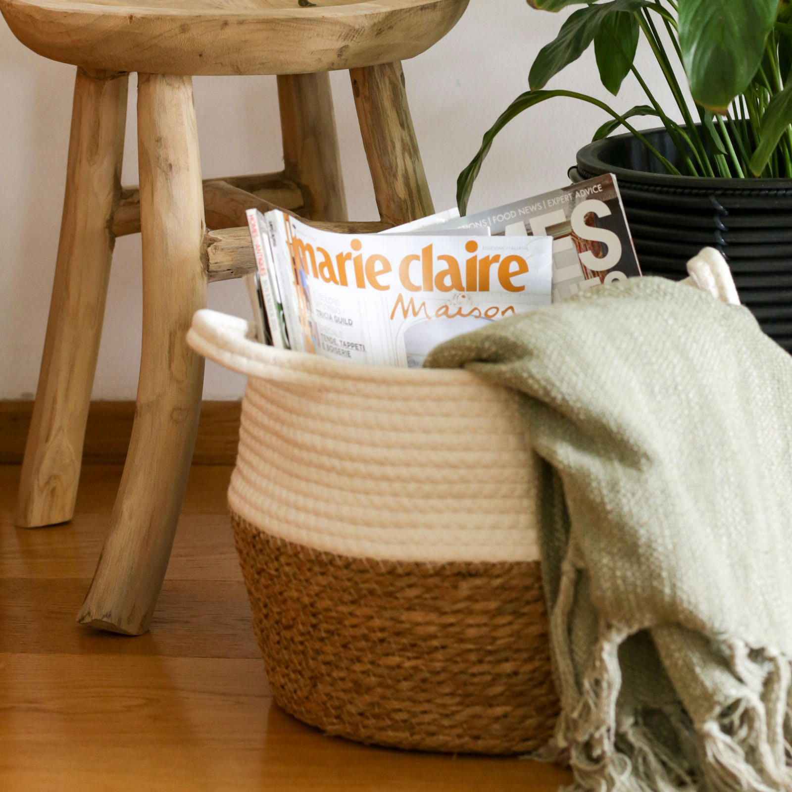 - Lot de 2 paniers suspendus en paille et coton blanc et marron