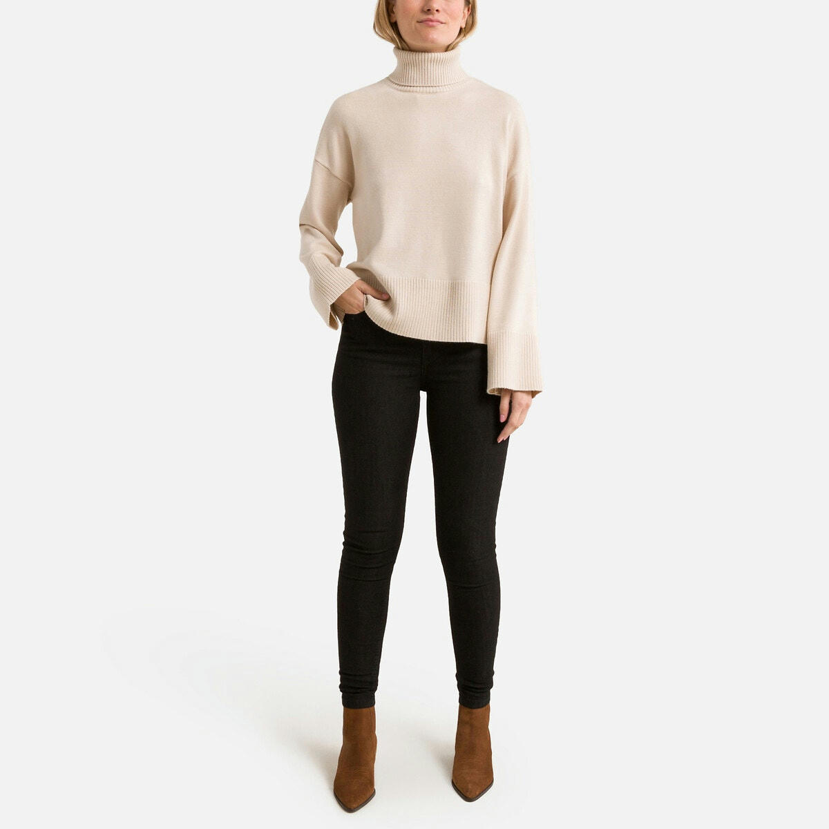 Pull col roulé en fine maille