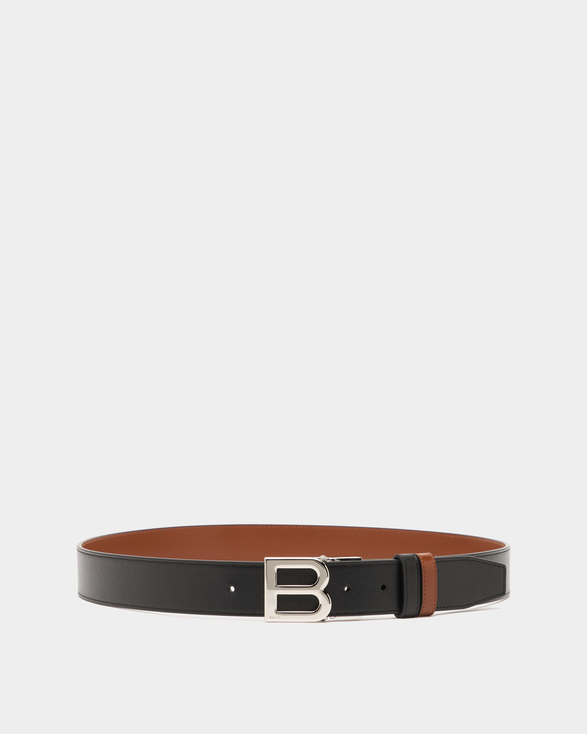 Verstellbarer B Logo Wendegürtel aus Leder in Schwarz und Braun