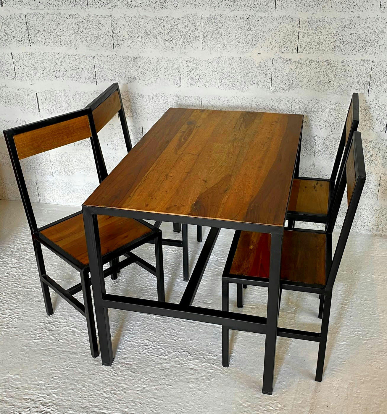 ATELIER - Table à manger 4 places en bois L110