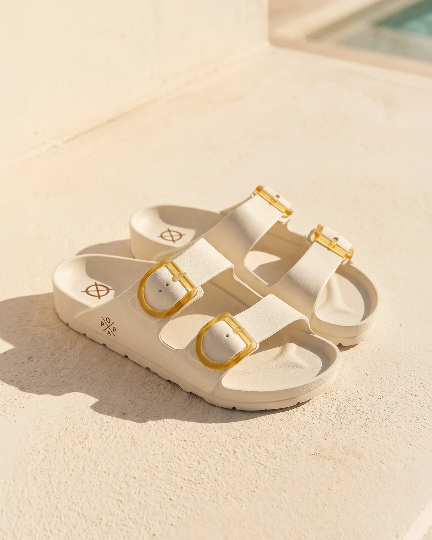 Sandalia plana Aqua Buye Beige