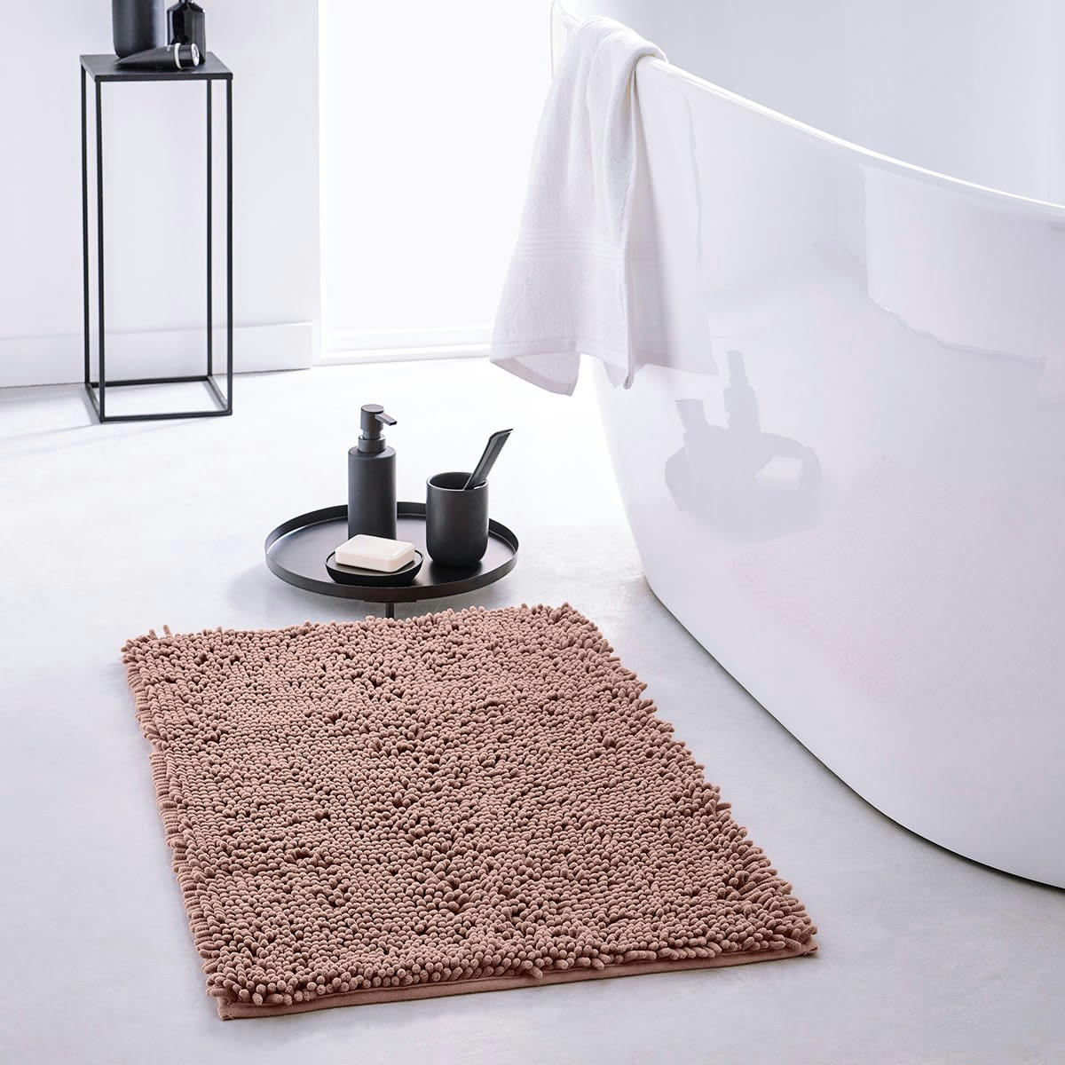 ESSENTIAL - Tapis de bain mèche uni en Polyester Rose 50x80 cm