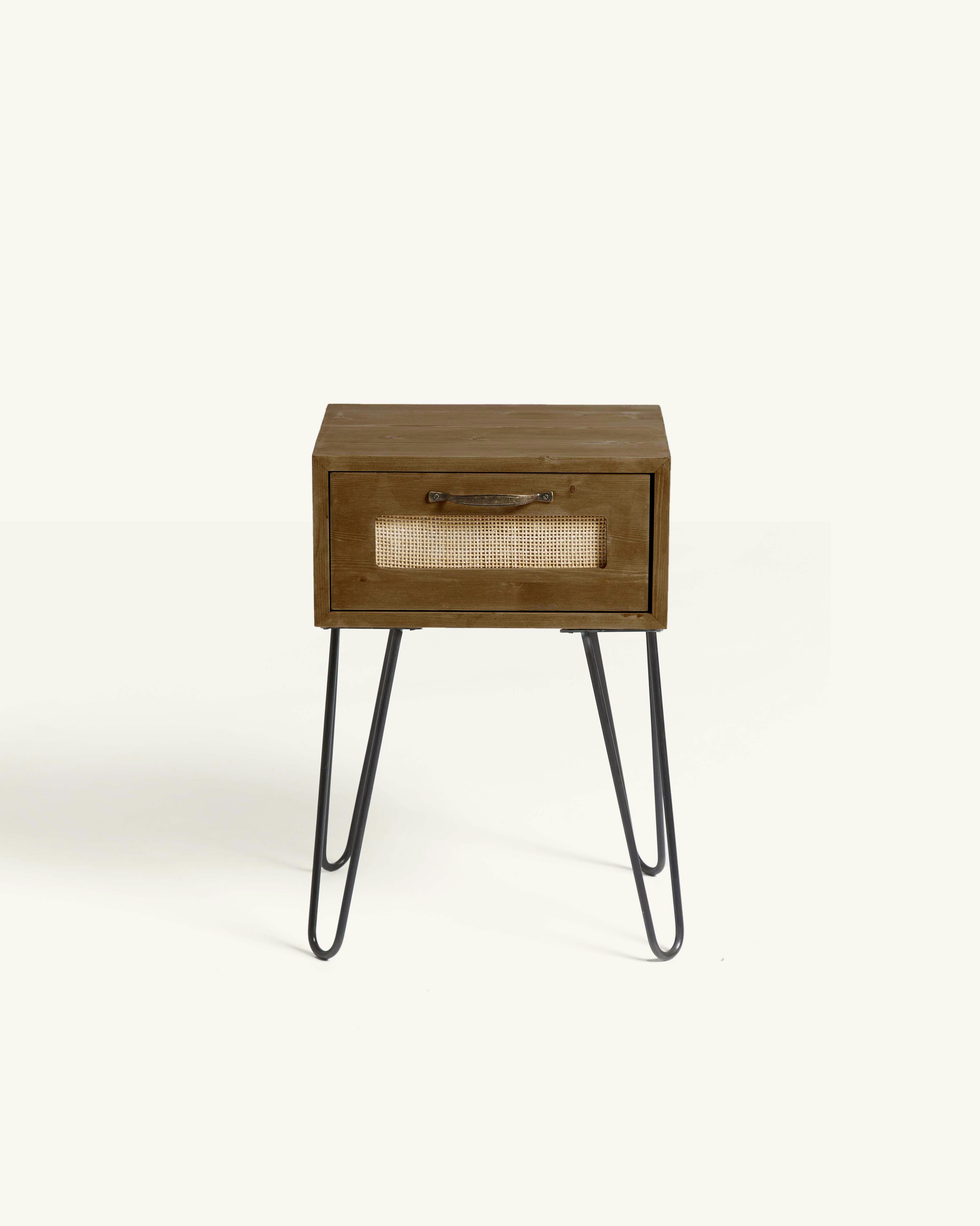 MARNIE - Table de chevet en bois de sapin et raphia en couleur marron