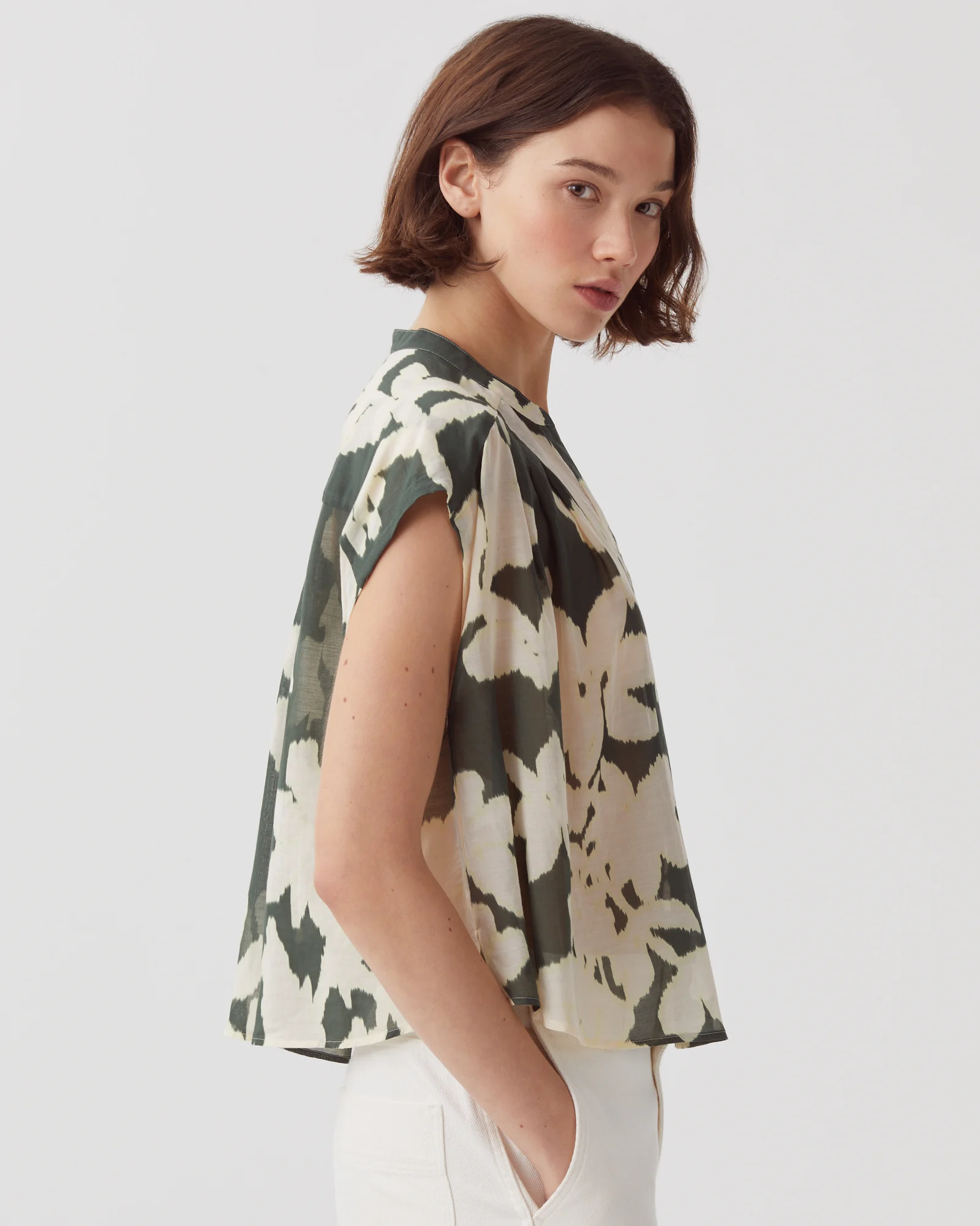 Blouse fluide sans manches en voile de coton