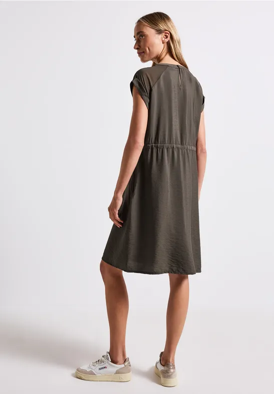 Kleid mit Mesh-Details