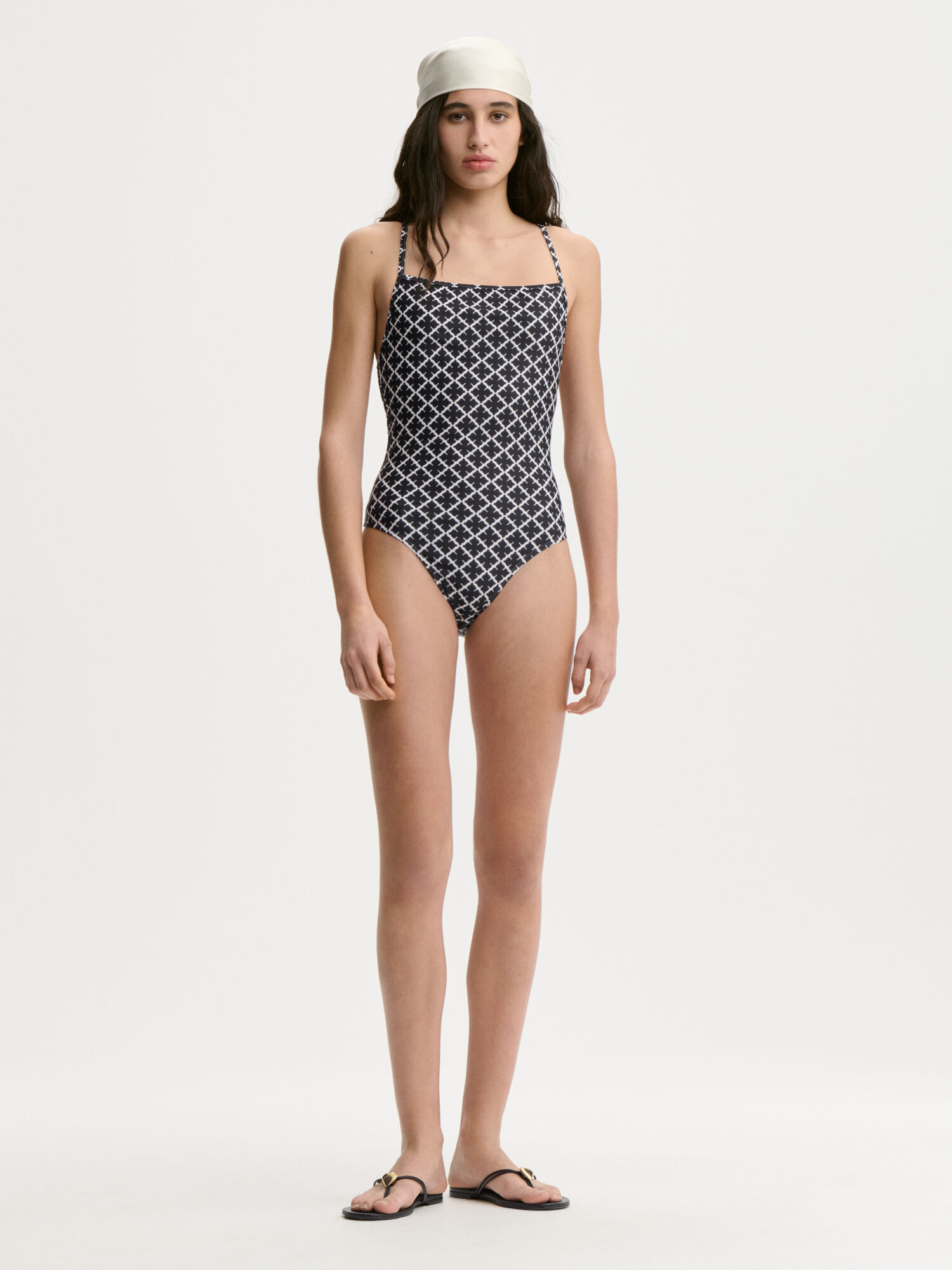 EXCLUSIVE: Astella Badedragt