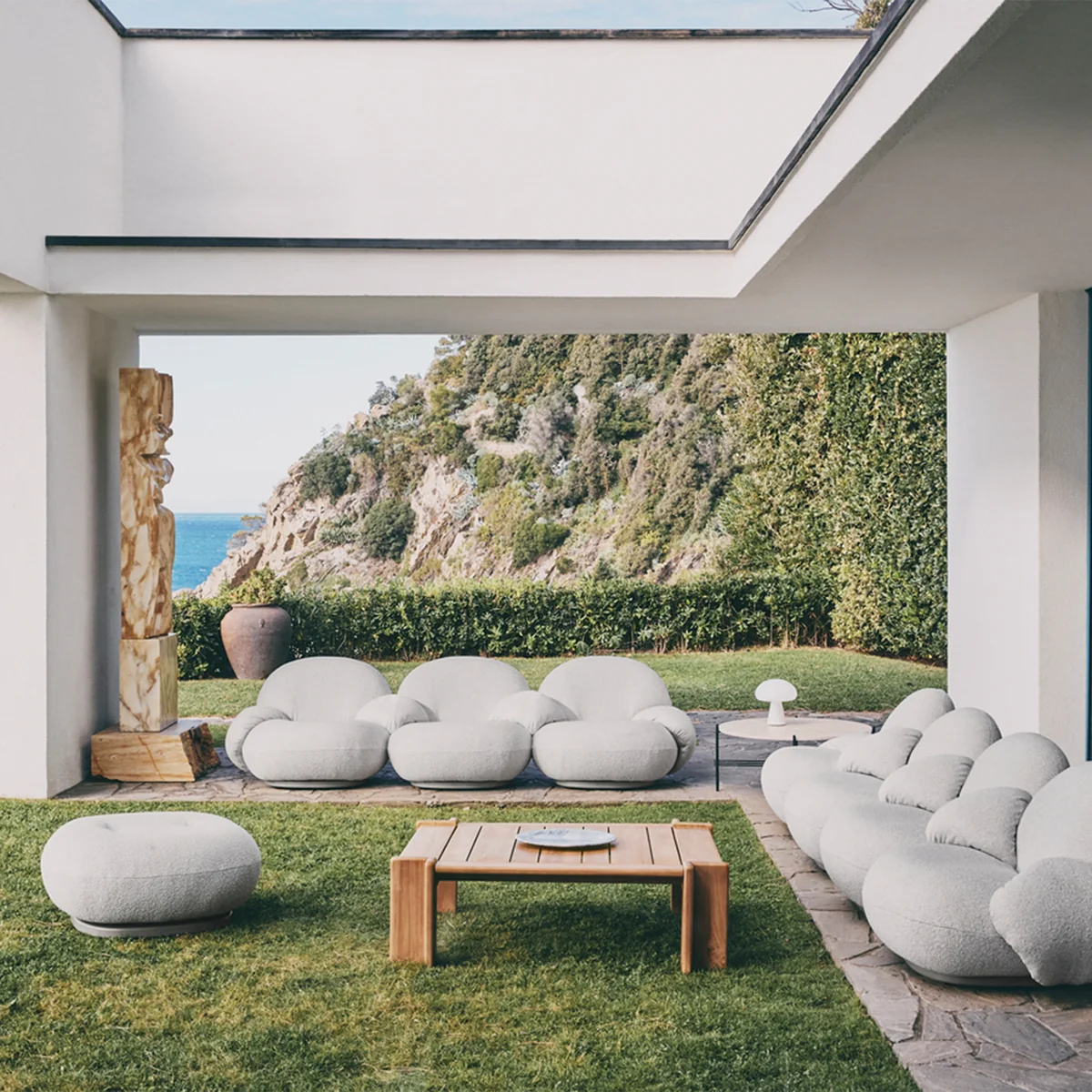 Gubi - Atmosfera Outdoor Beistelltisch, 100 x 113 cm, natur