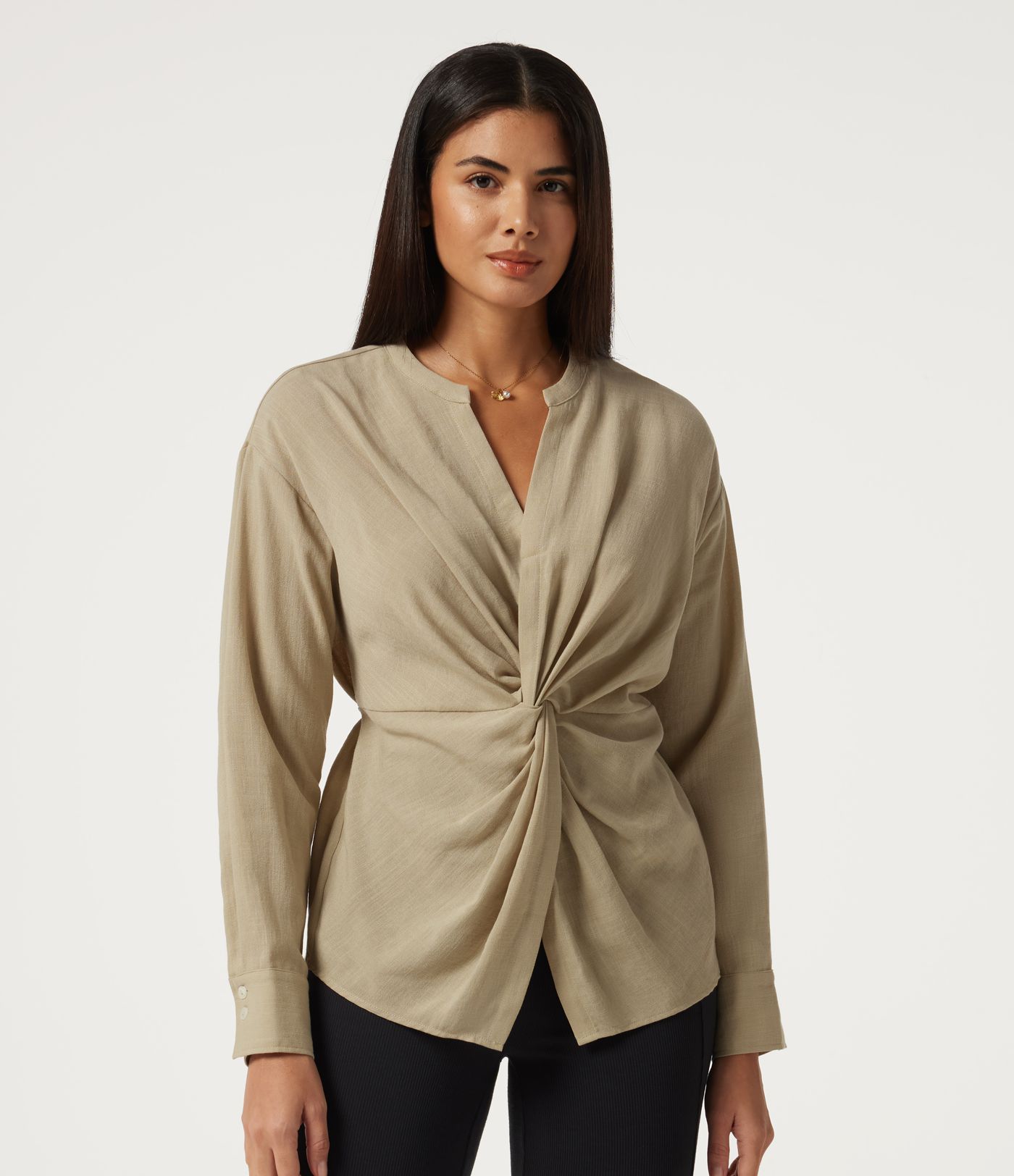 Blouse effet lin à col V, manches longues, détail torsadé et lien au dos