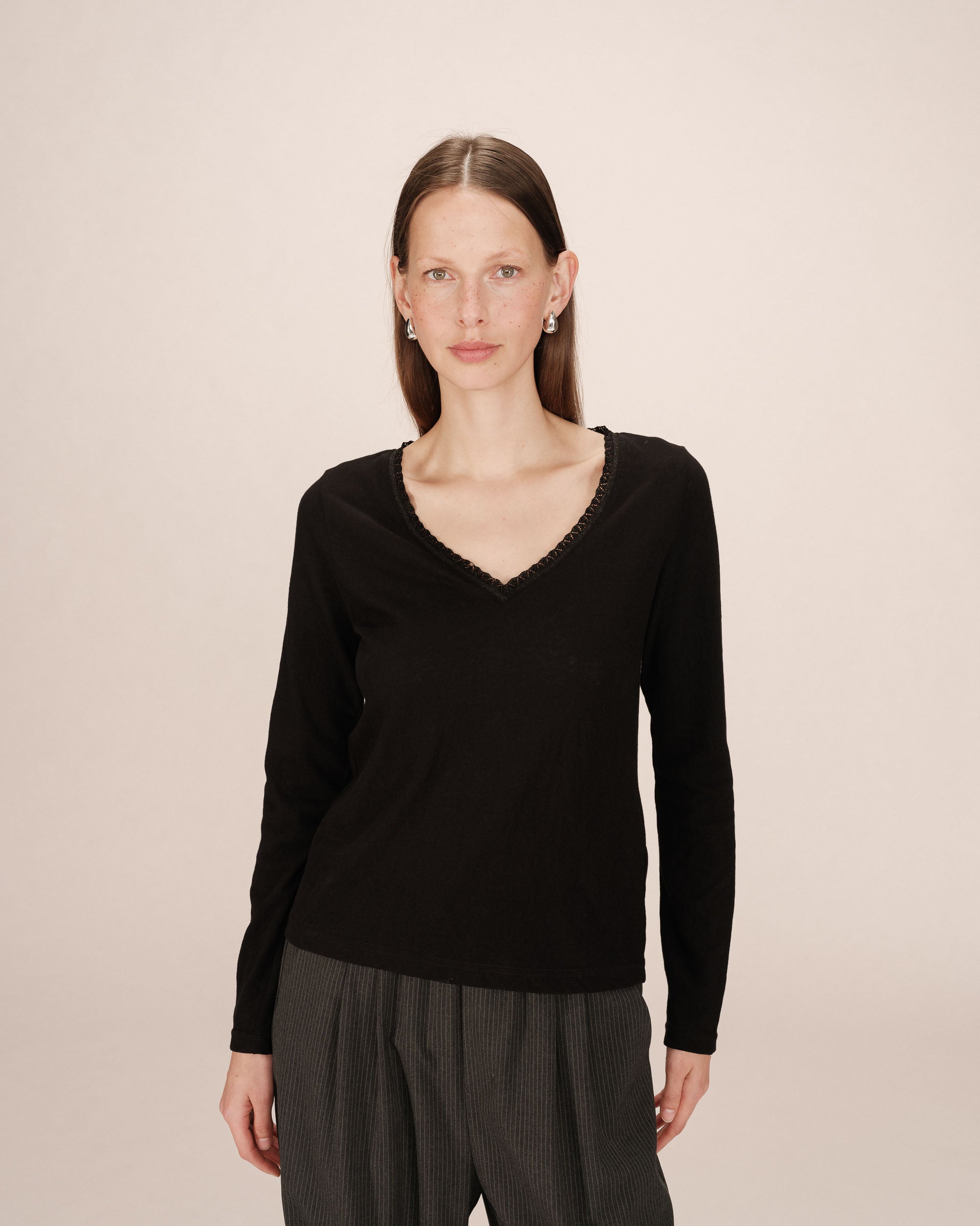 T-shirt col v en dentelle noir Selton