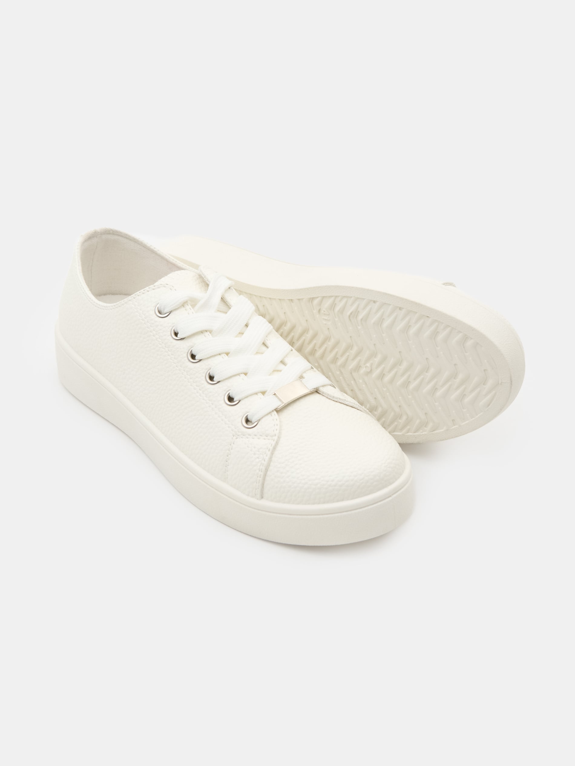 Sznurowane sneakersy z imitacji skóry