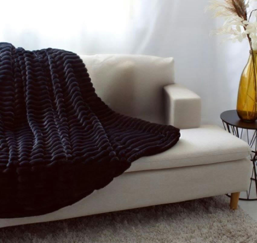 MATISSE - Plaid côtelé noir effet fourrure 125x150cm