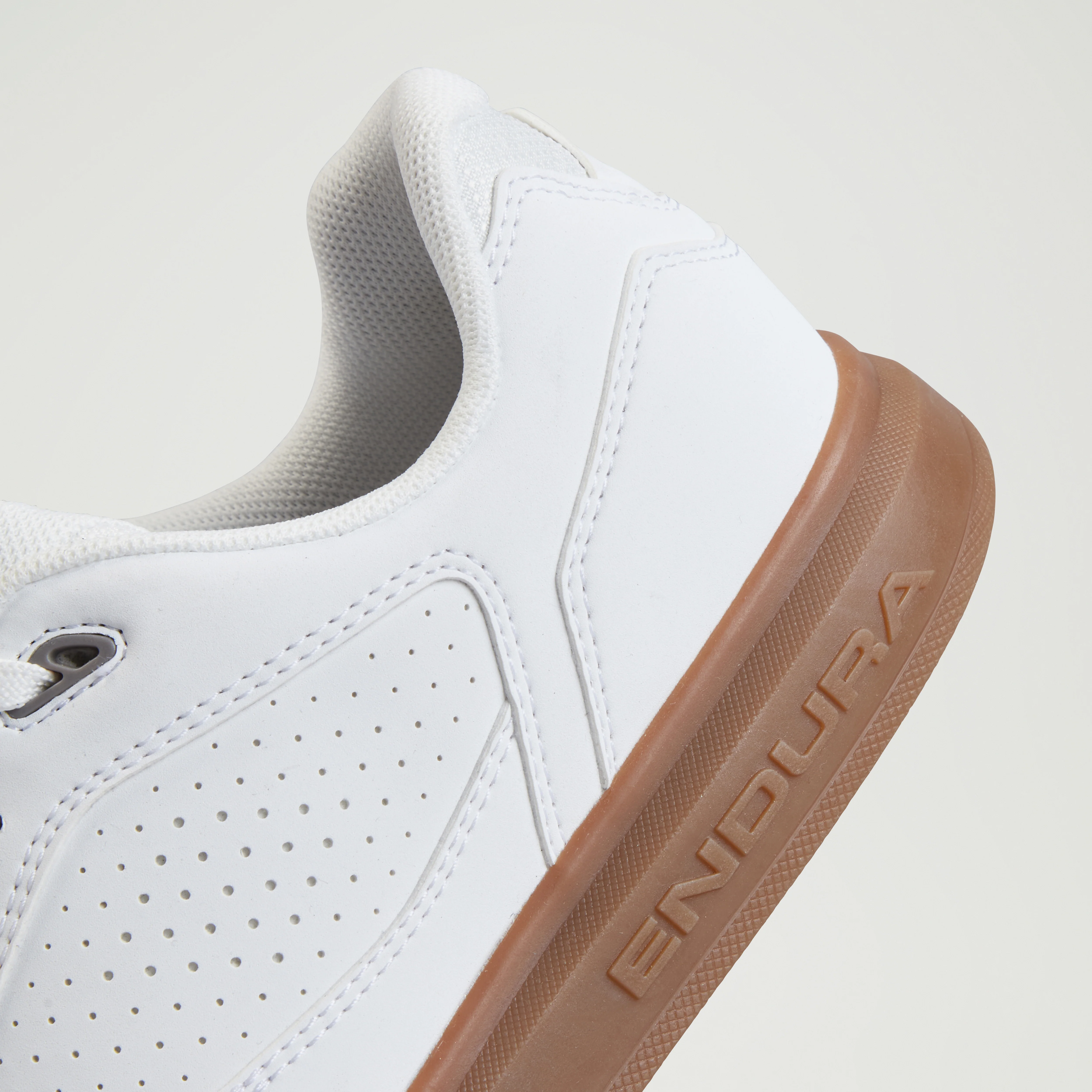Hummvee Flat Shoes - White