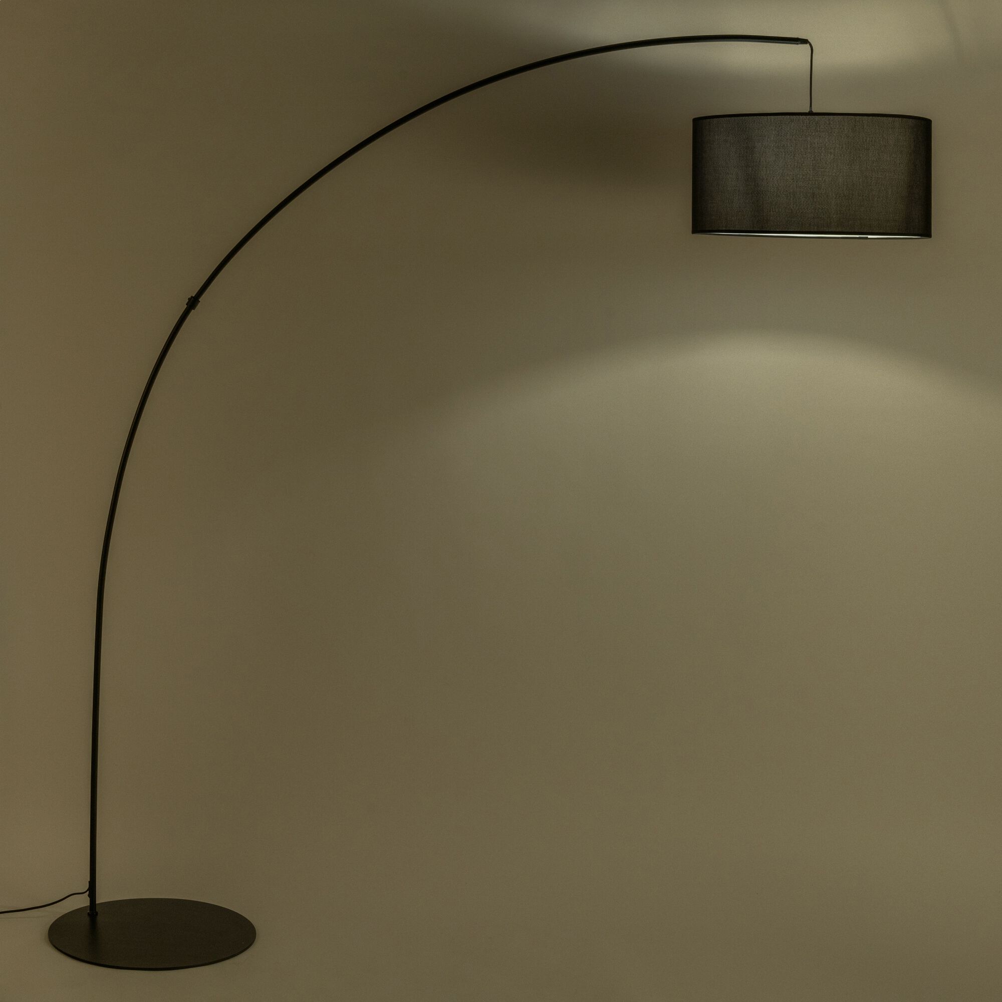 OBRERO - Lampadaire électrifié en acier et coton H215cm - noir