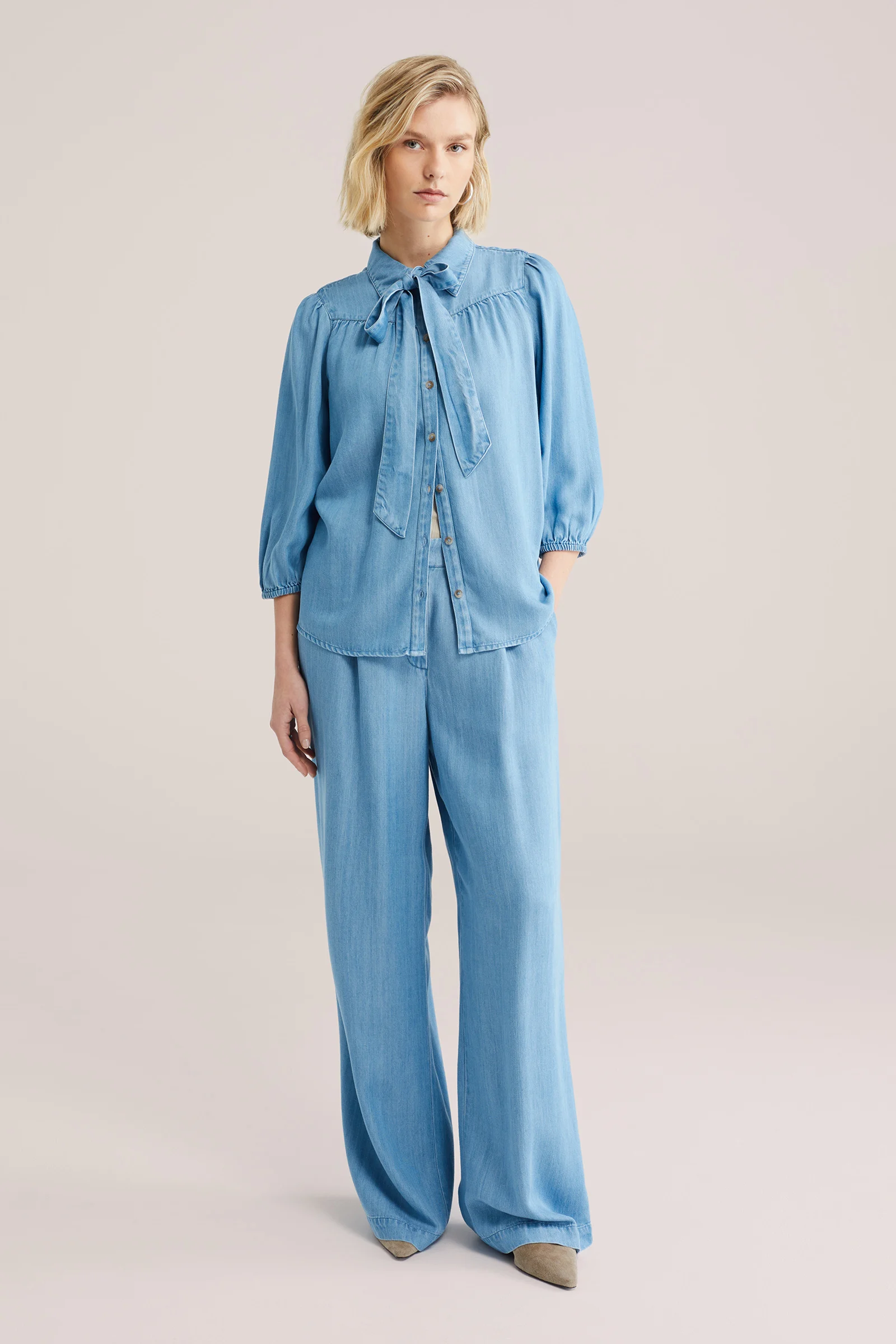 Dames denim blouse met strikdetail