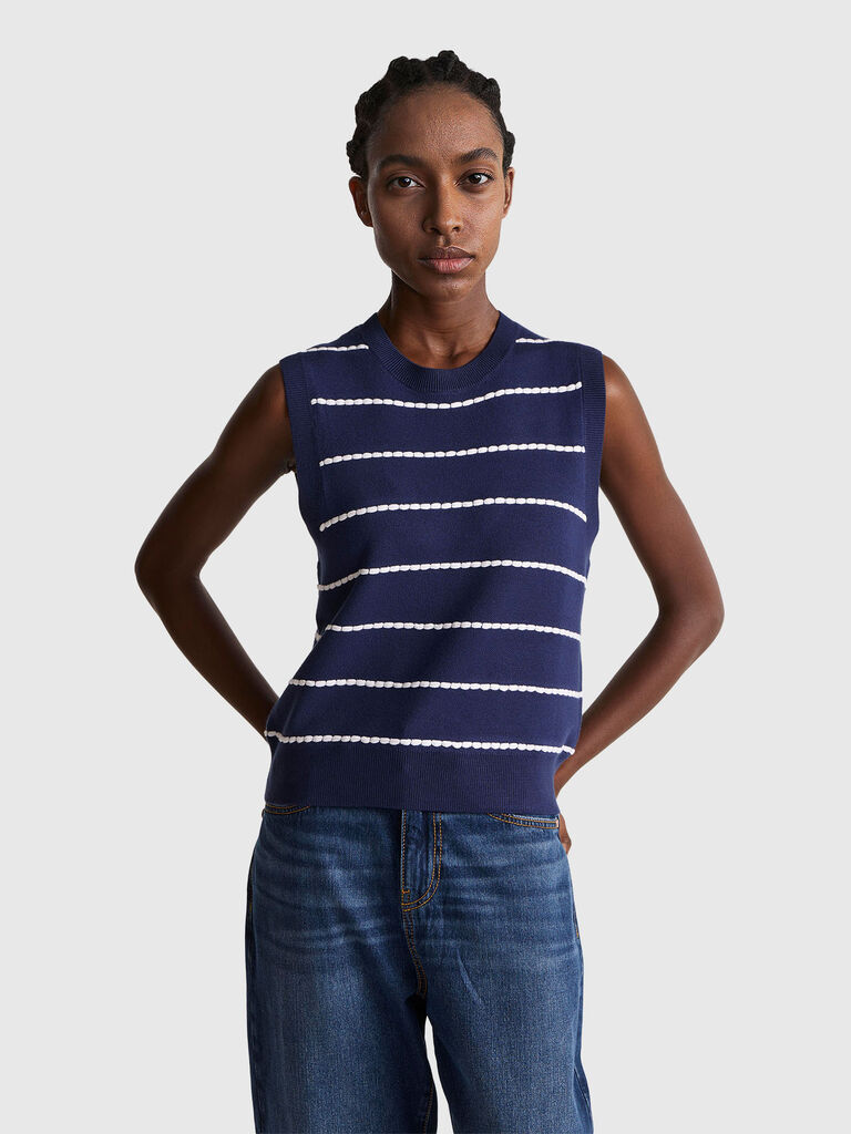 Jacquard vest in viscose blend