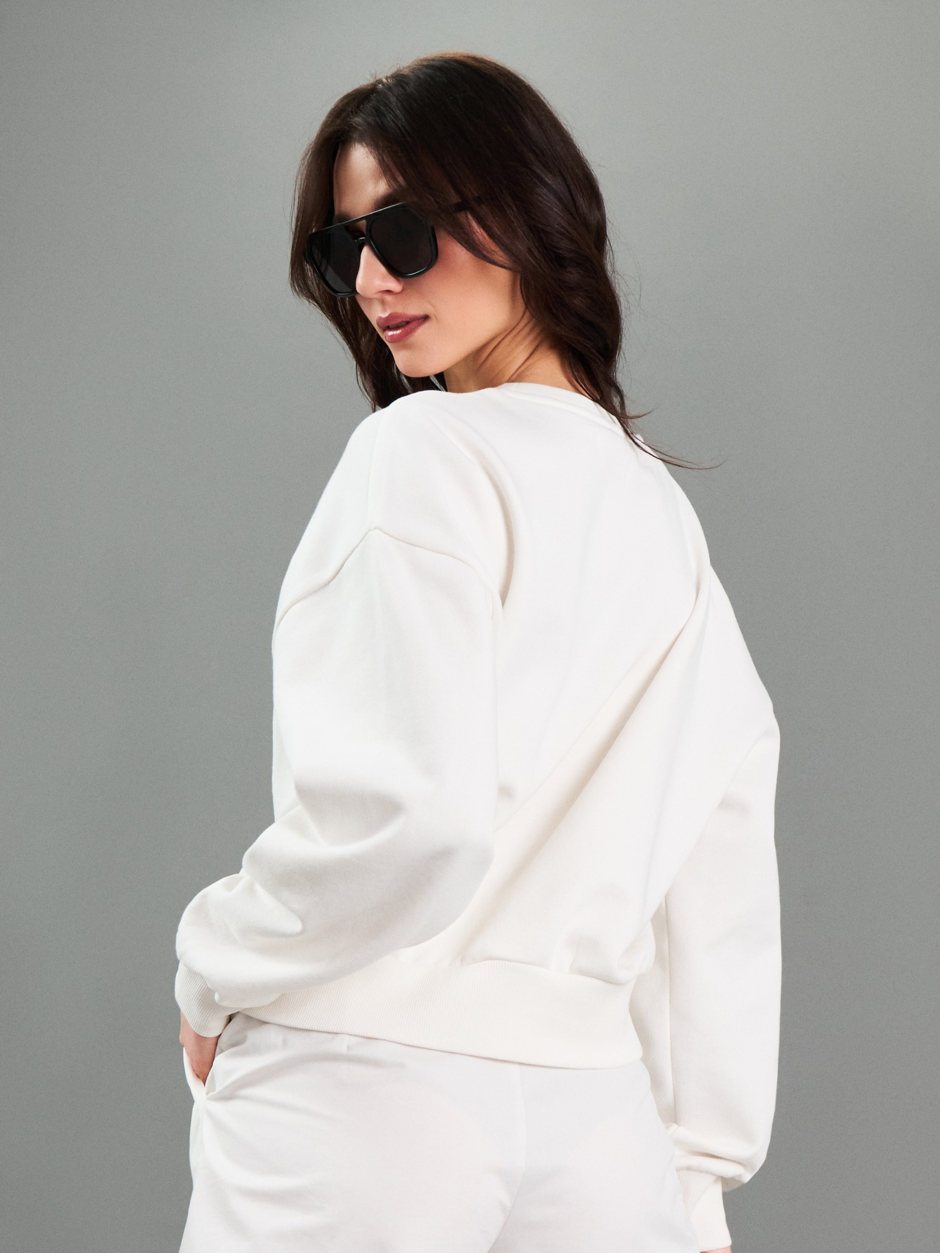Bluza dresowa z haftowanym napisem