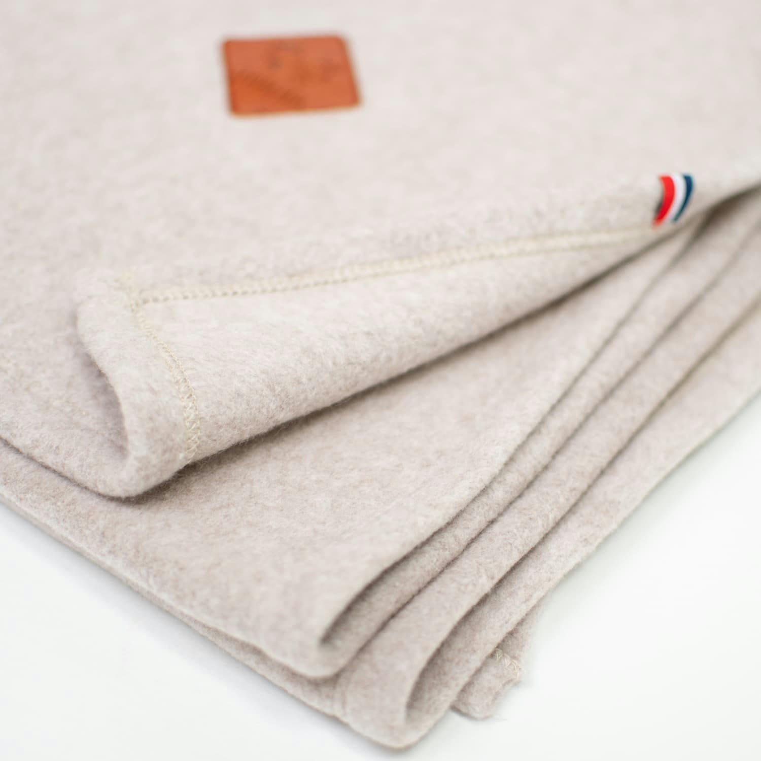 - Couverture plaid enfant en polaire uni 100 x 70 cm