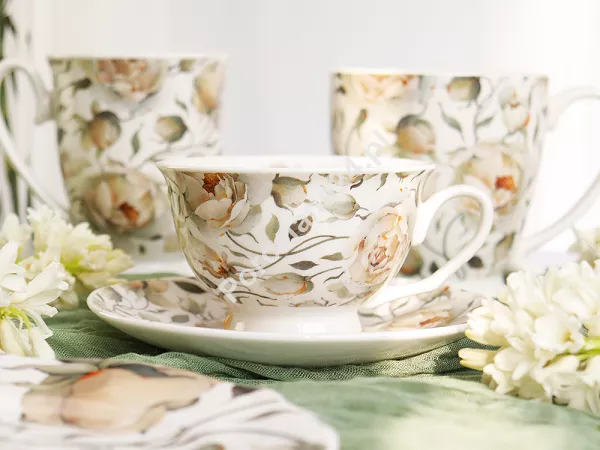 Kubek na stopce0,51 L Duo - English roses white 15.ENG-W.K51