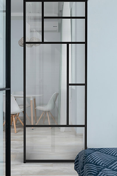 Claustra avec vitrage et structure en MDF noir mat style industriel 244,5 x 89,4 x 4 cm