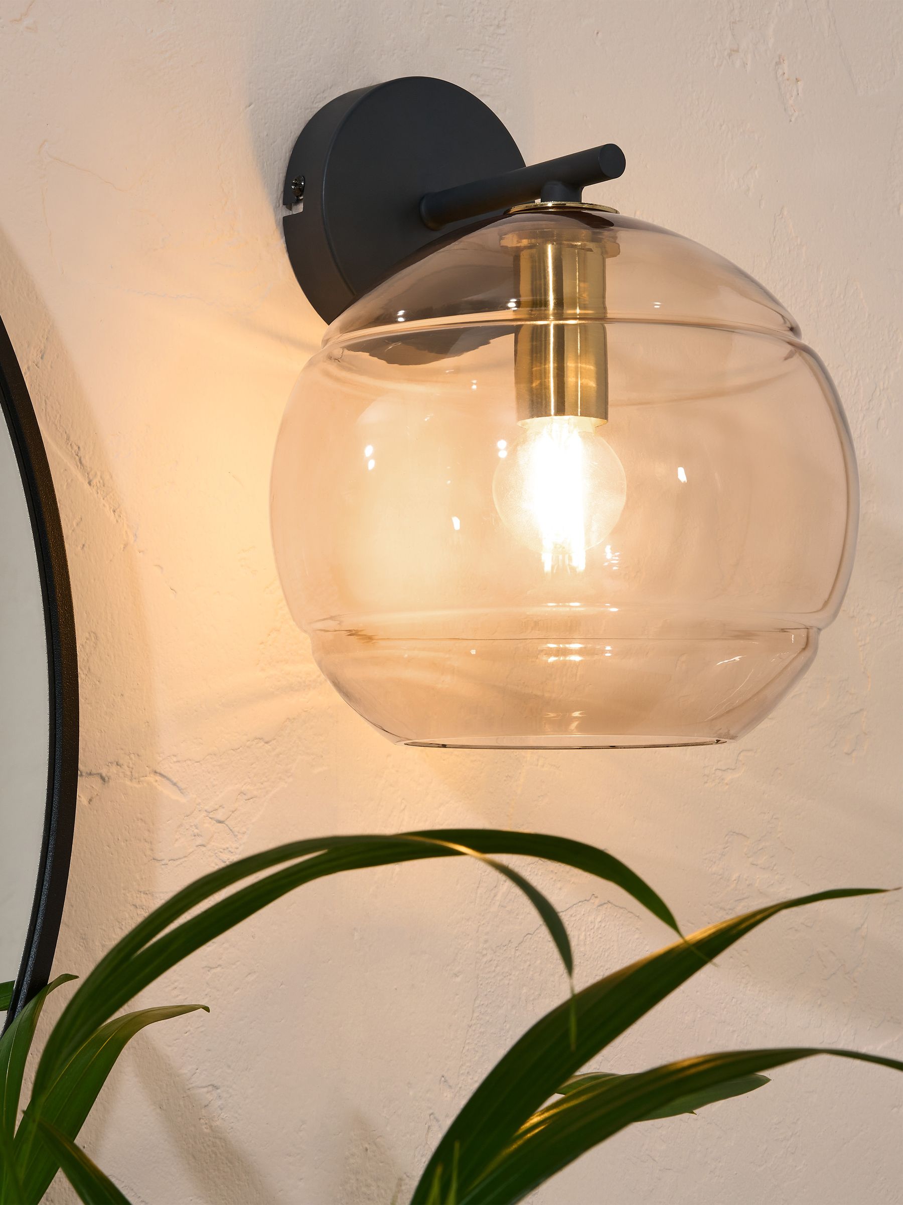 Mika Wall Light in Black/Champagne