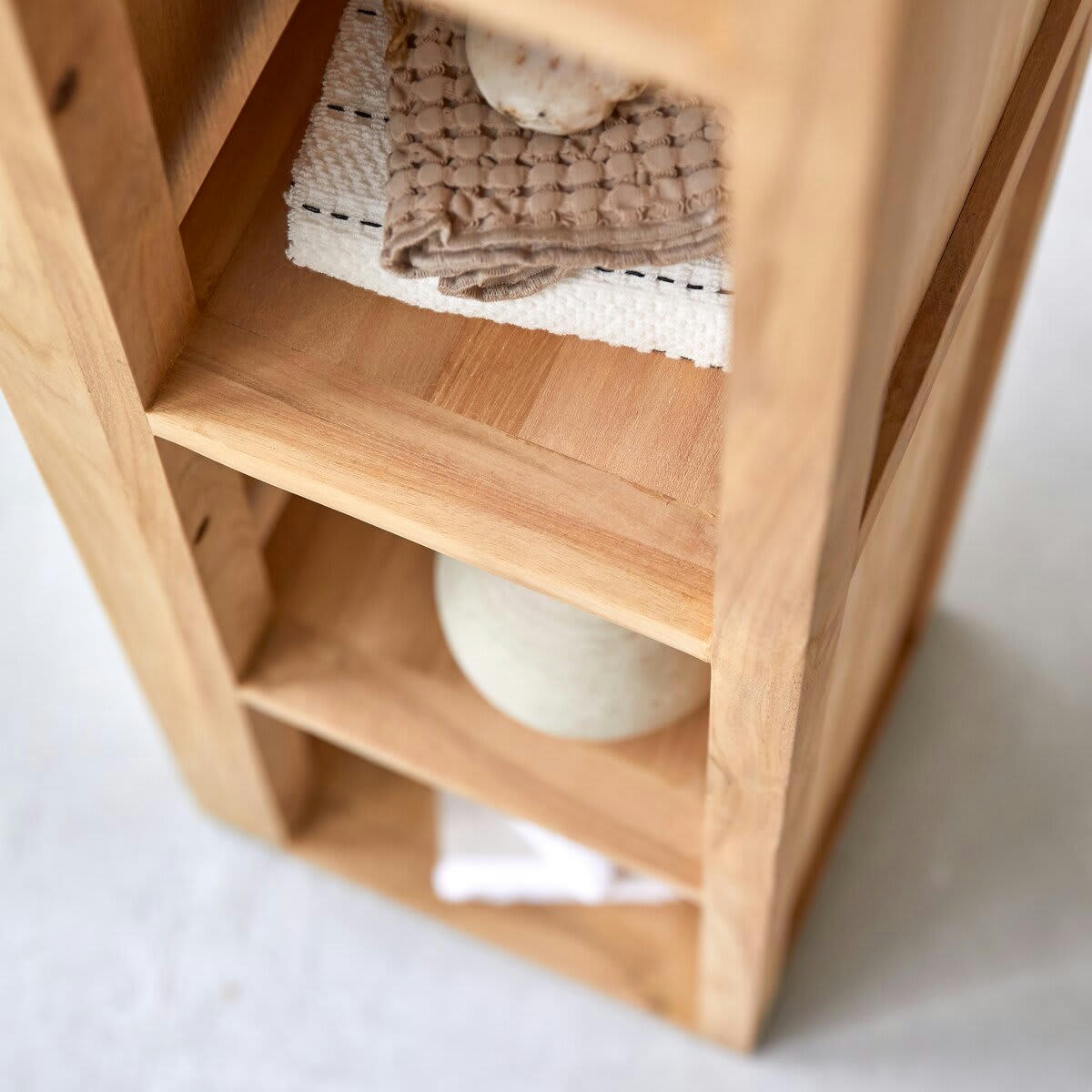 TWIG - Colonne oblique en teck massif