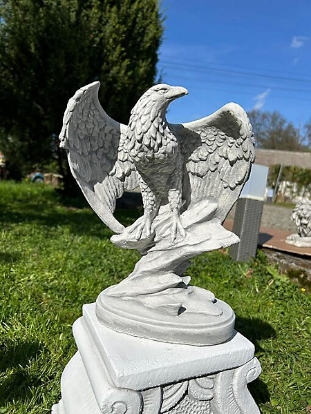 Décoration extérieurFigurine d'aigle sur rocher