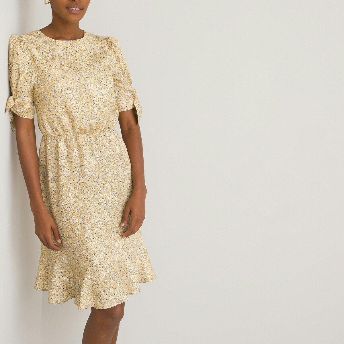 Robe col rond base volantée, décolleté dos