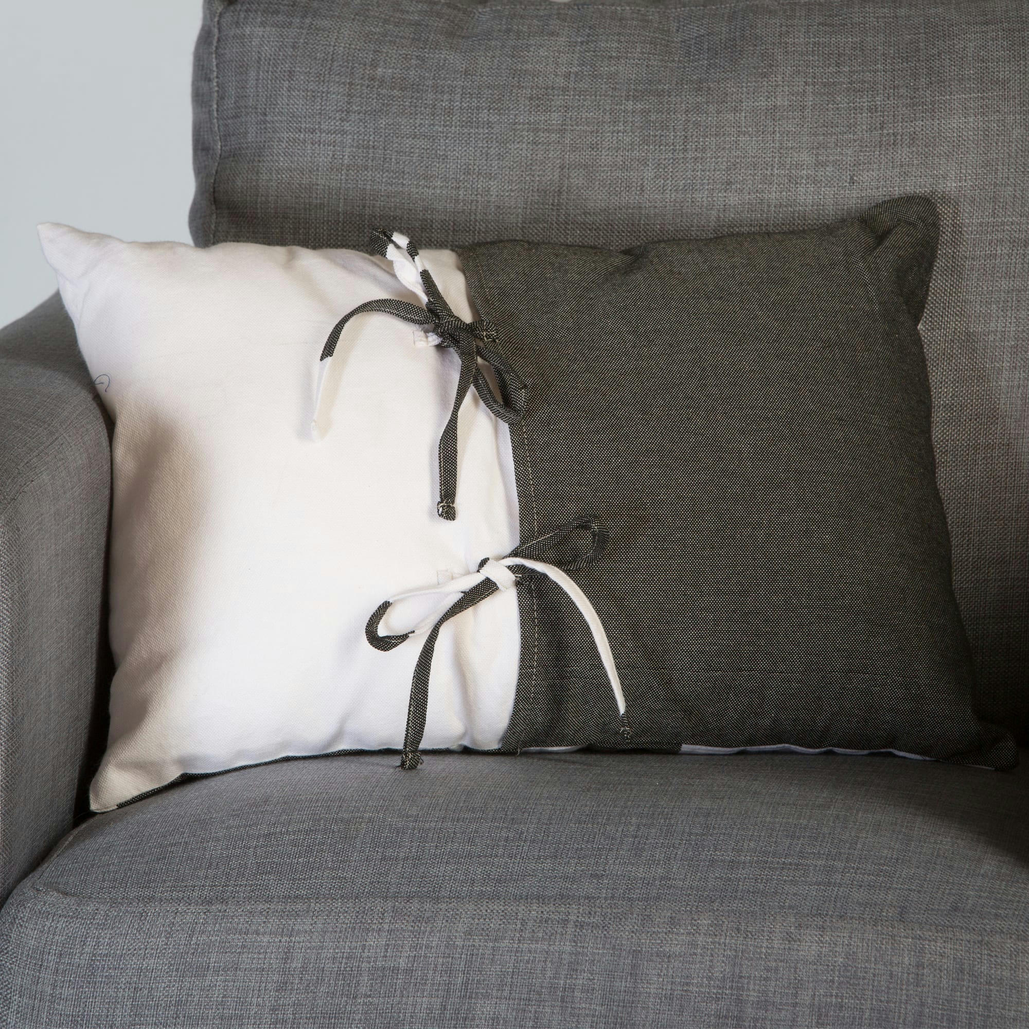 TANGER - Housse de coussin coton motif symétrique noir blanc 35 x 50