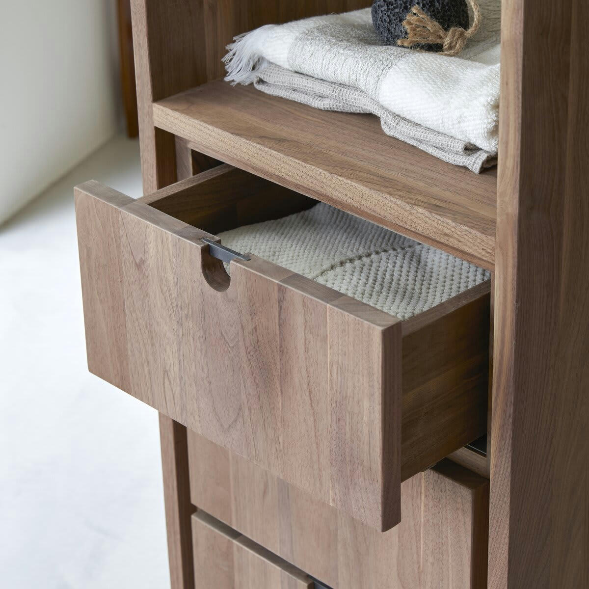 JONÀK - Colonne en noyer massif