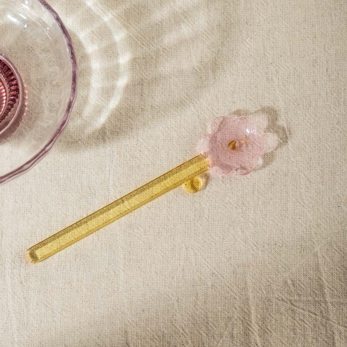Łyżeczka BLOOMDALE z różowym kwiatkiem i żółtą łodygą 15 cm