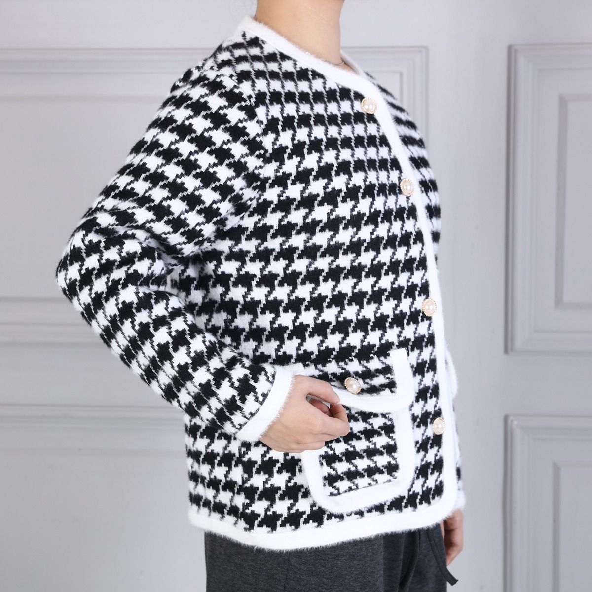 PEACH ACCESSORIES Black and White Dogtooth Soft Cardigan