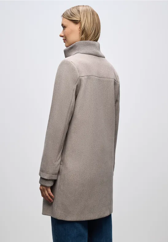 Mantel mit Strickdetails