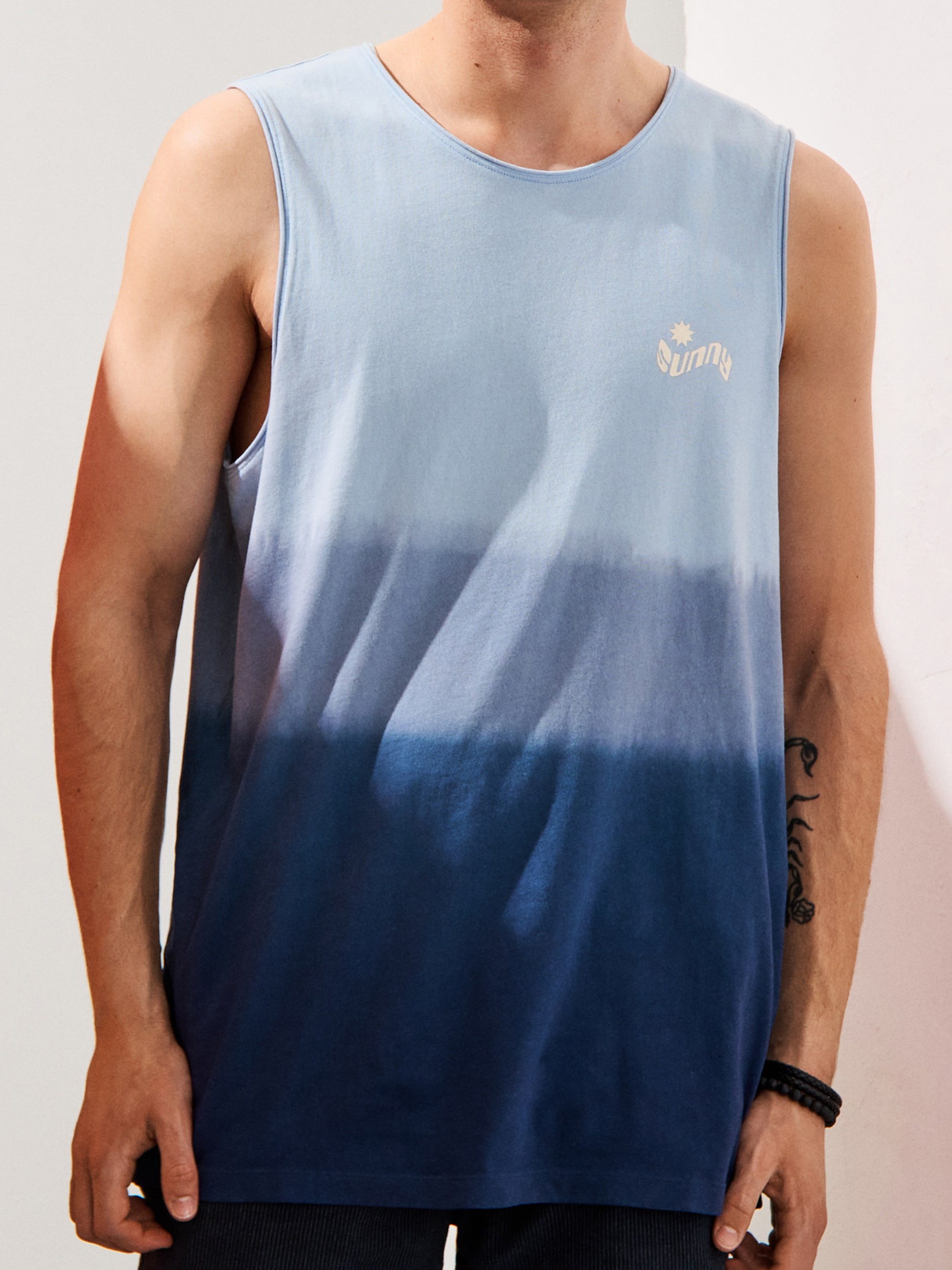 Tank top z efektem ombre i nadrukiem na plecach