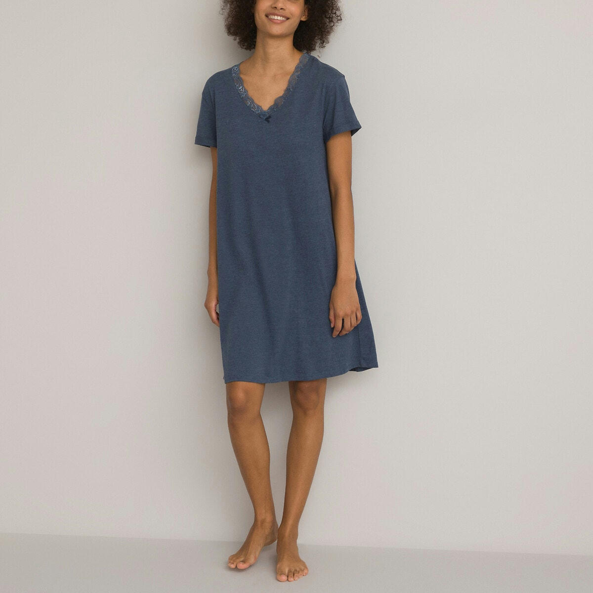 Chemise de nuit manches courtes détail dentelle