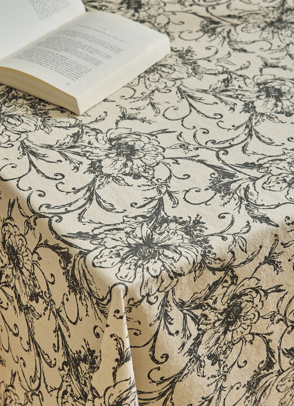 NAPPE EN COTON IMPRIMÉ MOTIF FLORAL ECRU