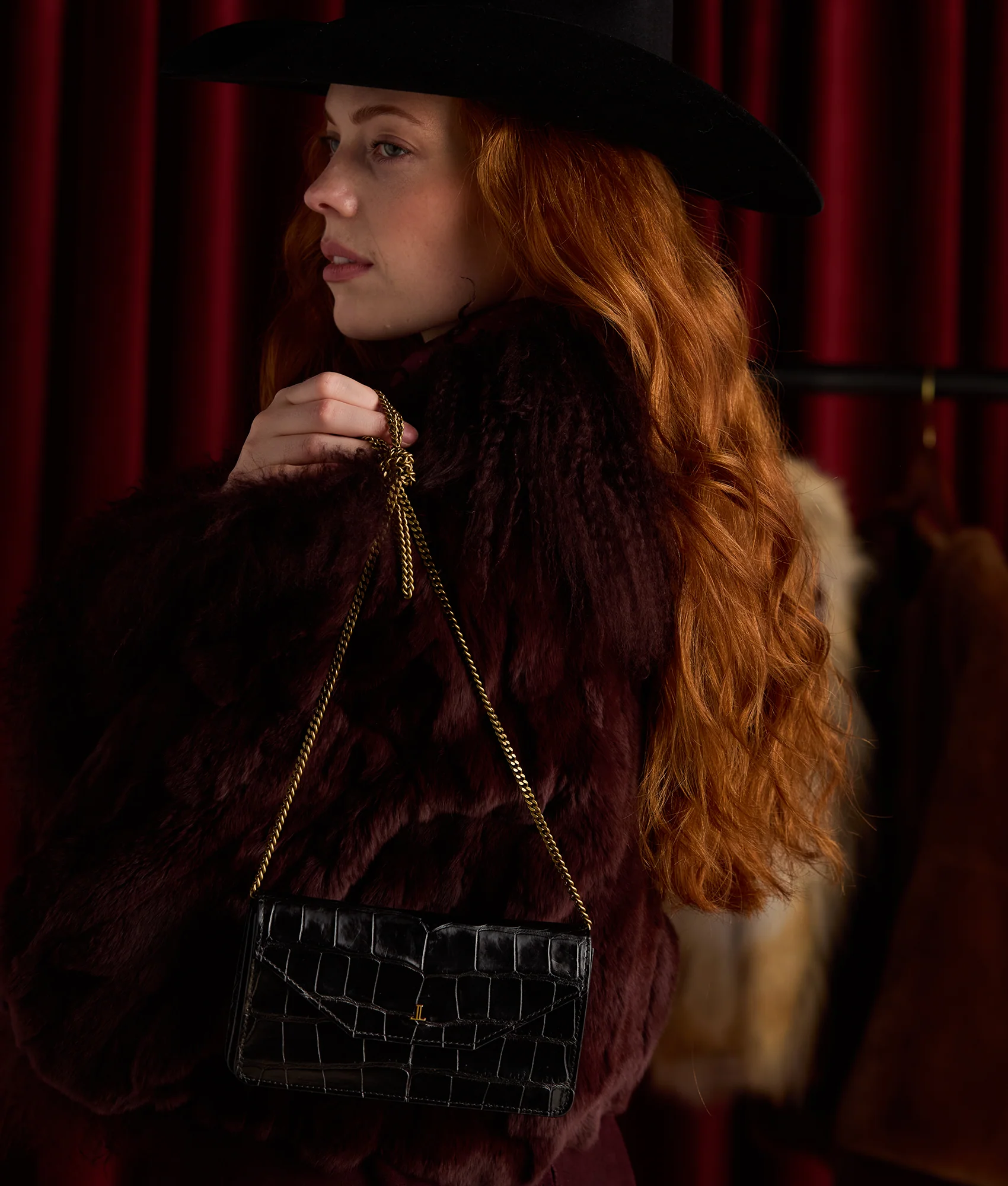 Long Exotic Wallet On A Chain - Black