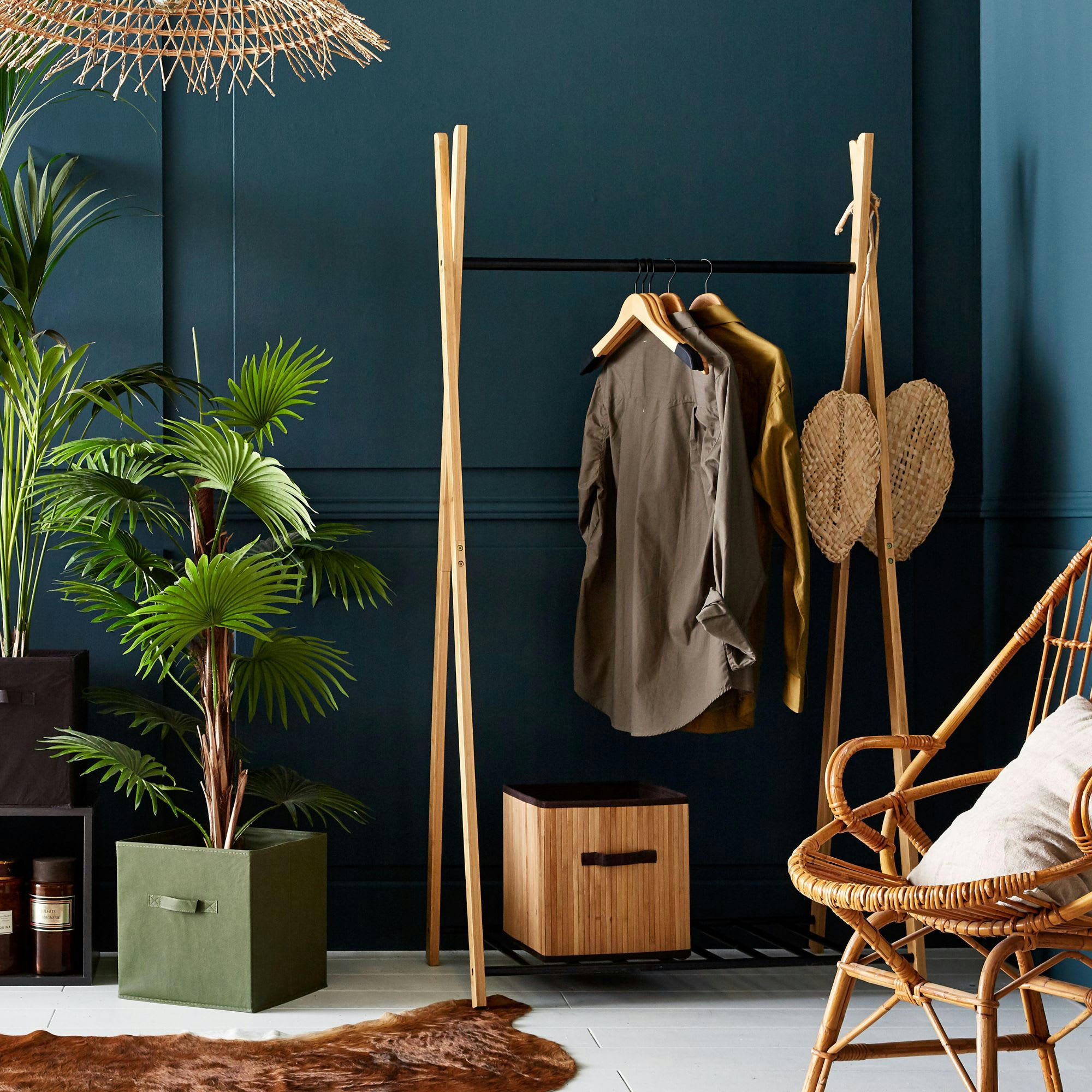 - Portant et chaussures YAKA en bambou noir 173x50x93cm