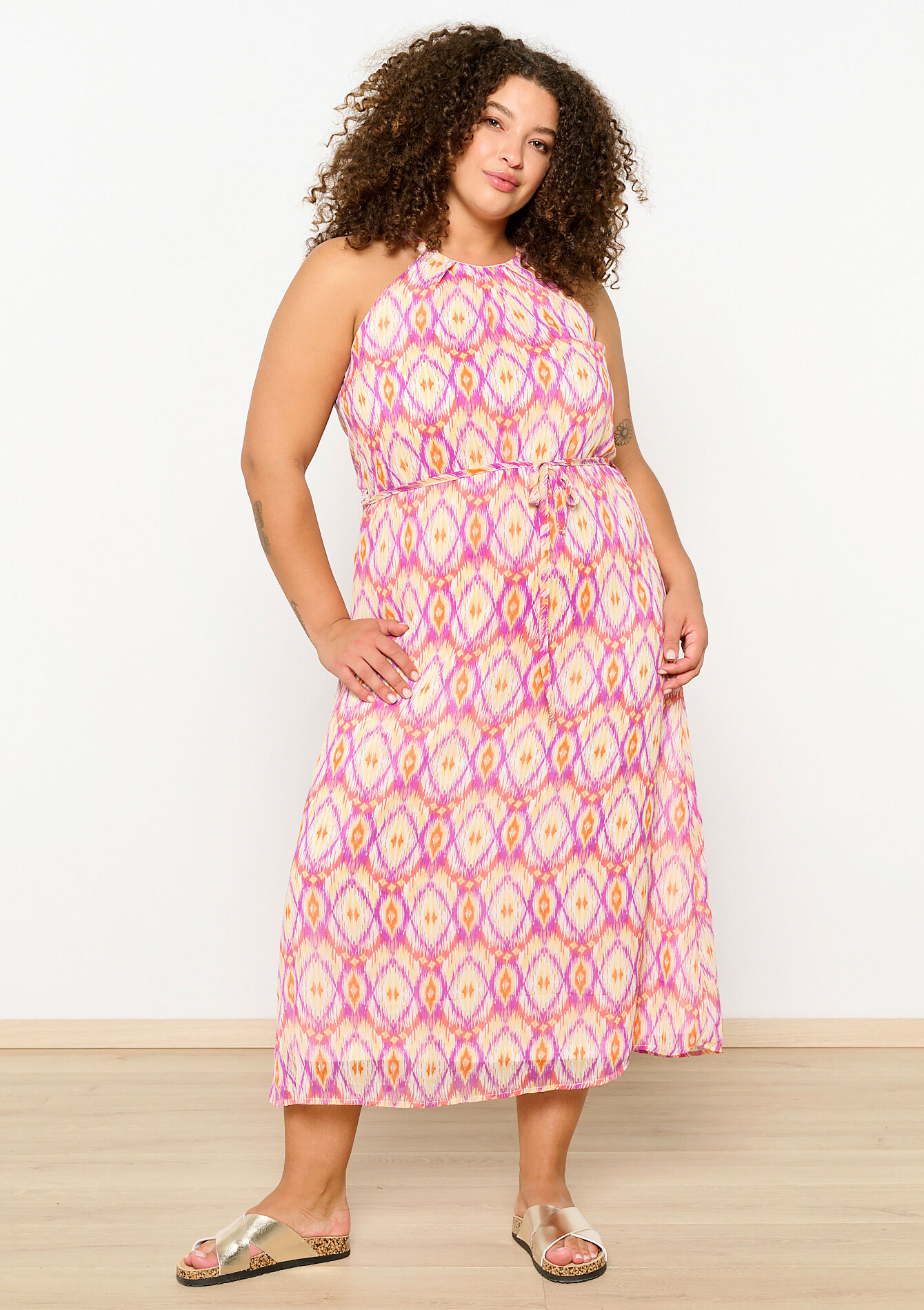 Halterjurk met ikatprint