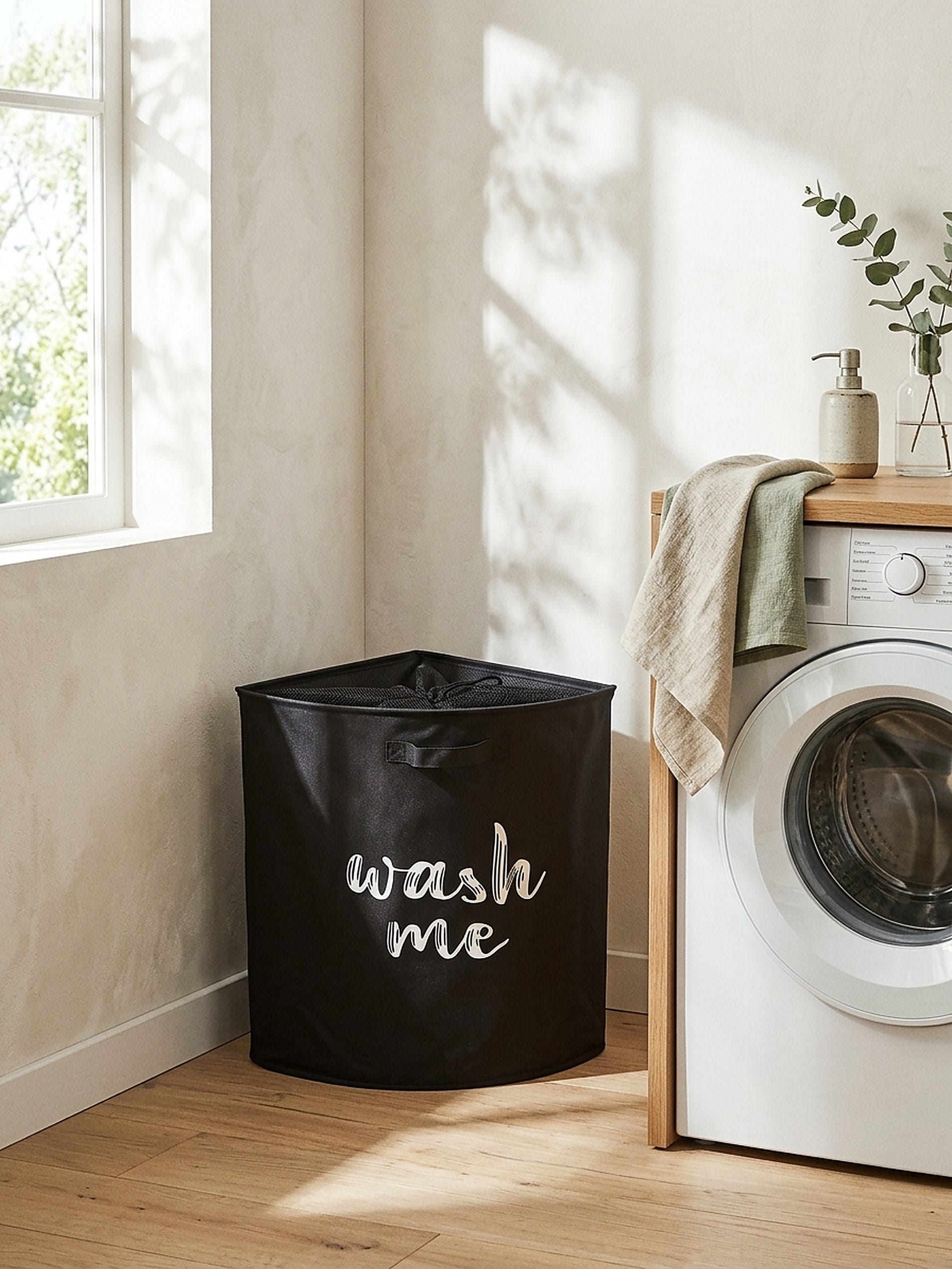 Kosz na pranie z napisem WASH TIME