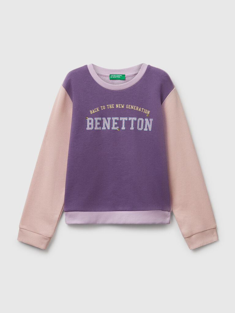 Sweatshirt with glittery print