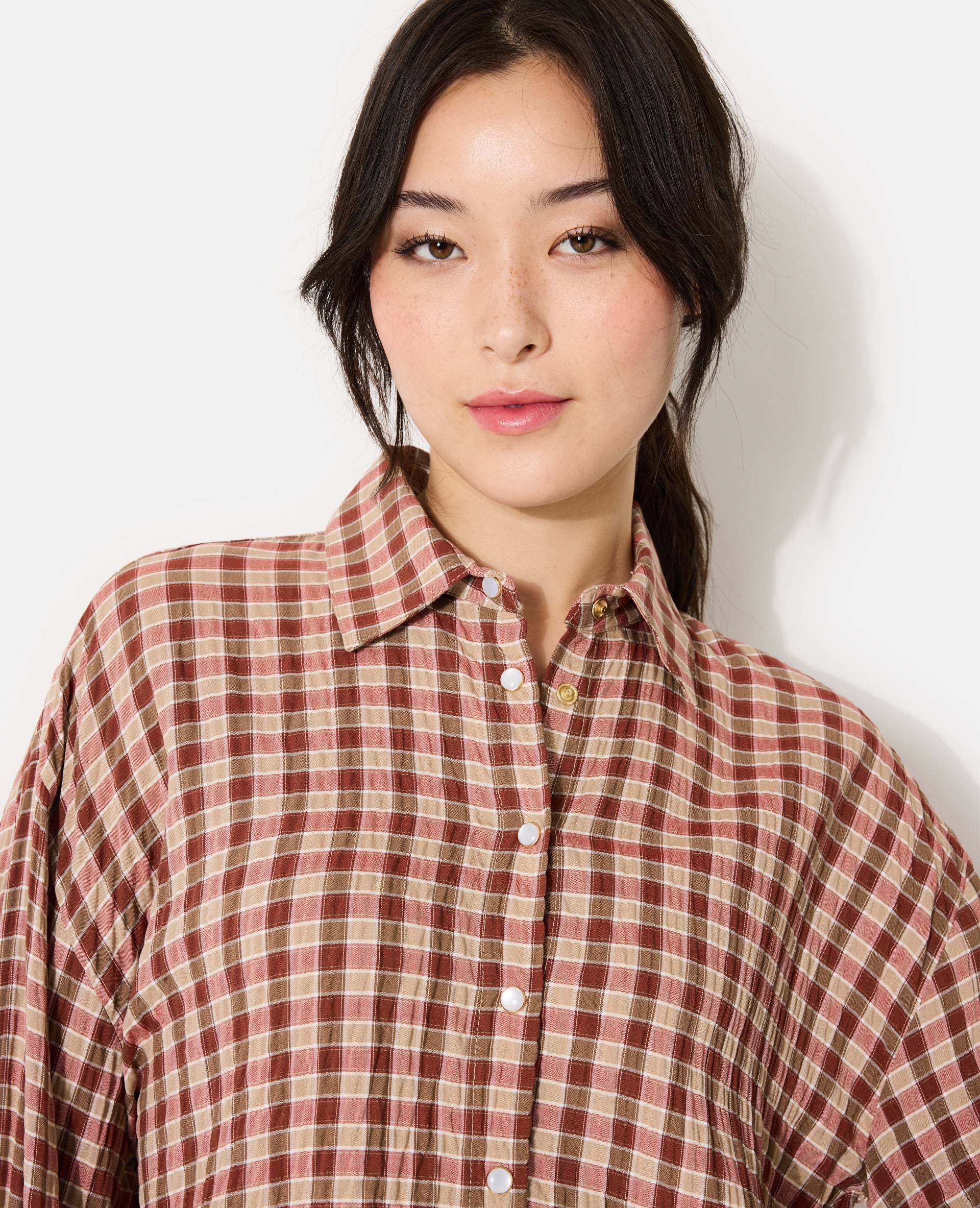 Chemise oversize en tissu gaufré motif carreaux