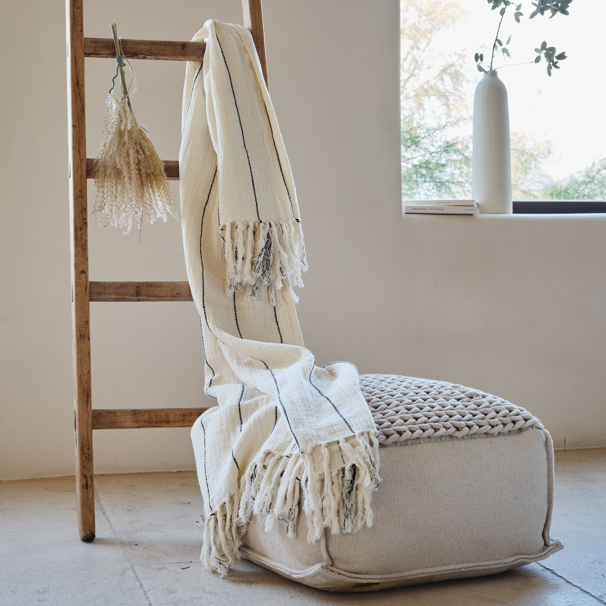 IZAR - Plaid en coton à rayures finition franges 130x170cm - blanc