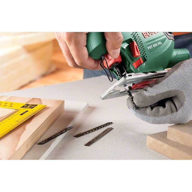 Scie sauteuse électrique PST 800 PEL 530 W BOSCH