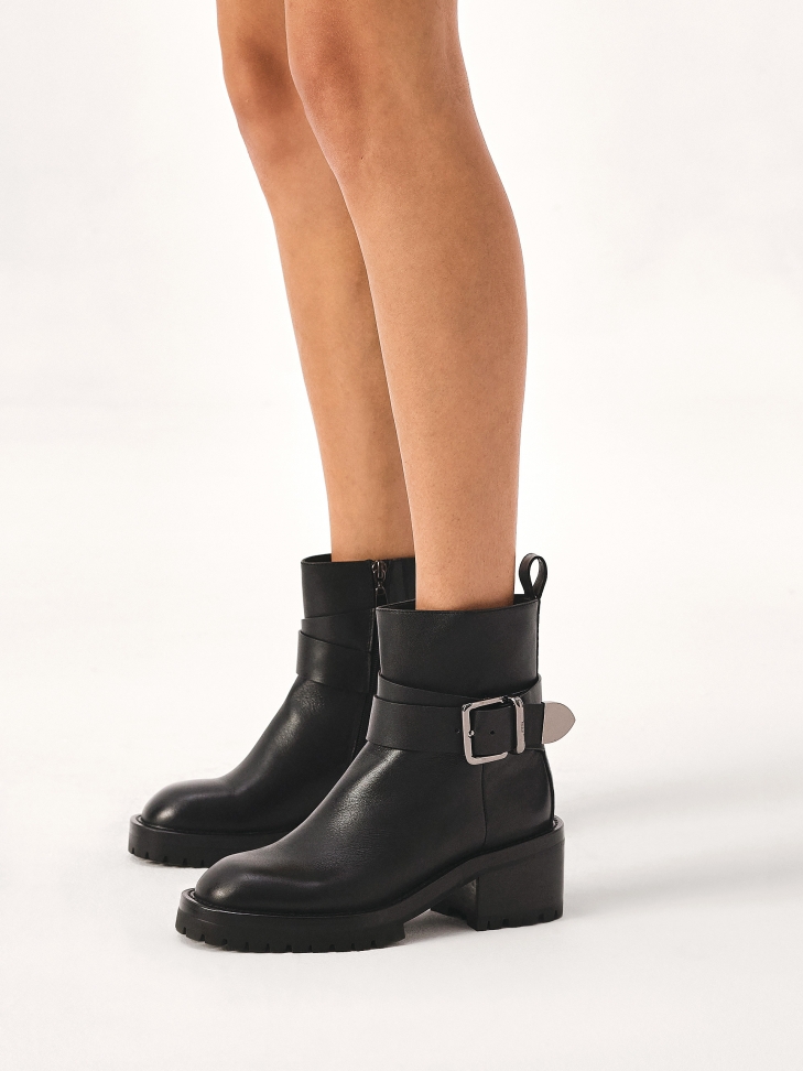 Leather boots with a wide low heel