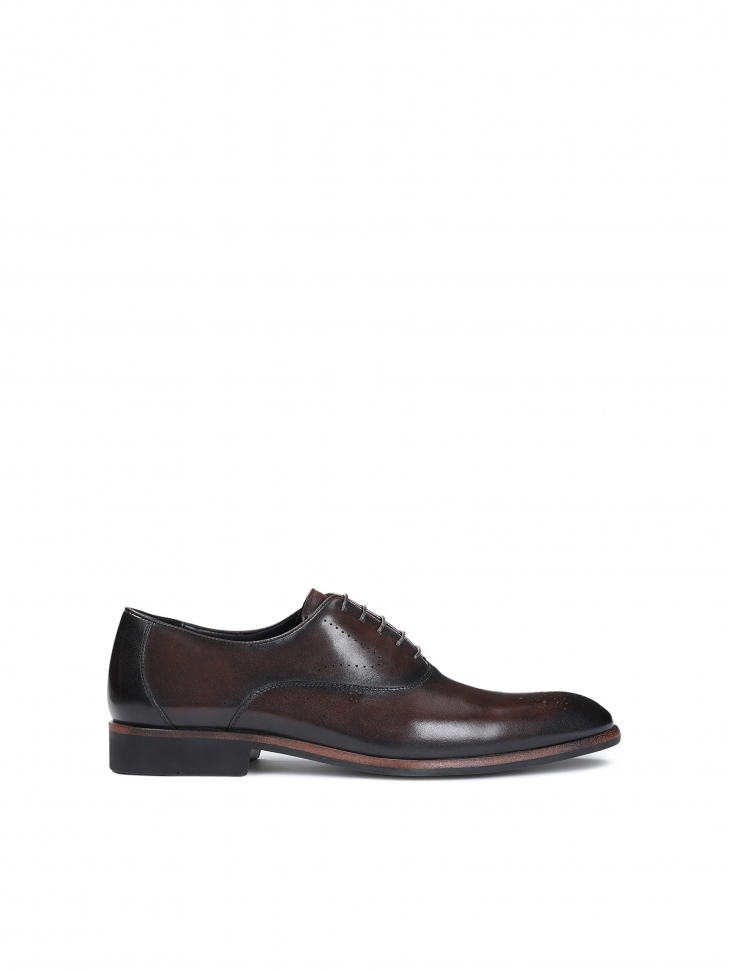 Men's oxford shoes with a subtle pattern with punched holes