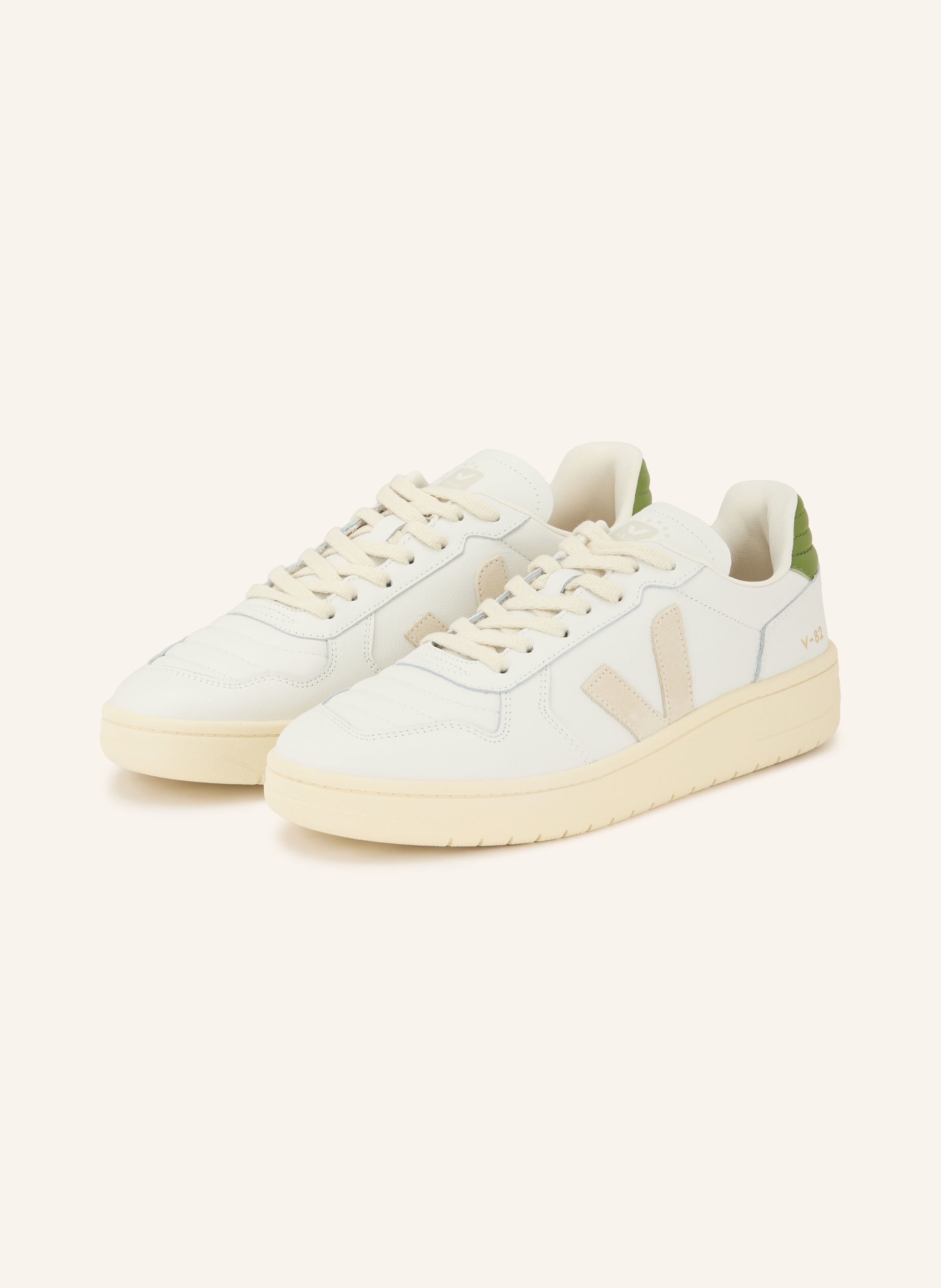 VEJA Sneaker V-82 II